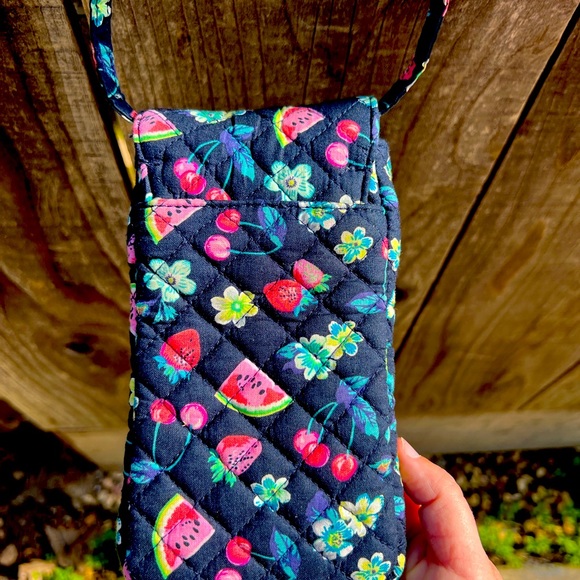 Vera Bradley cellphone purse - Picture 1 of 8